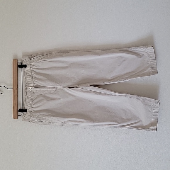 Chico's Secret Stretch Comfort Waist Straight Leg Khaki Capri Pants Size Small/6 - Picture 1 of 7